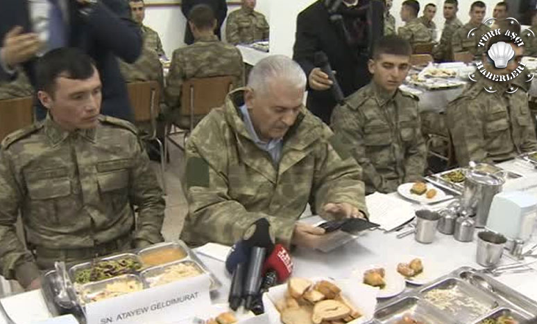 Başbakan Yıldırım Askerlerle Yemek Yedi