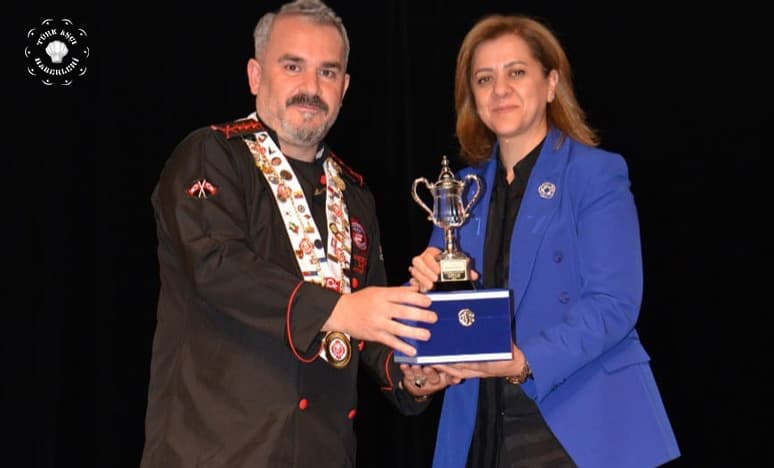 Şef Mehmet Kaplan'a Yılın En İyi Gurmesi Ödülü<