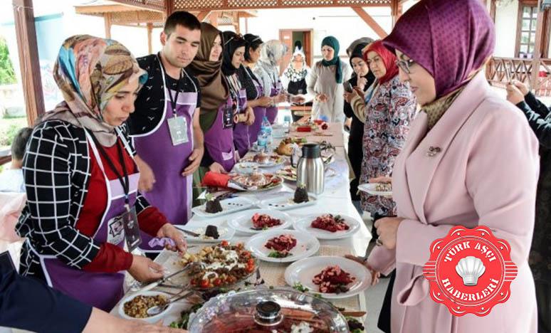 Konya'da Bayat Ekmekten Yemek Yarışması Yapıldı