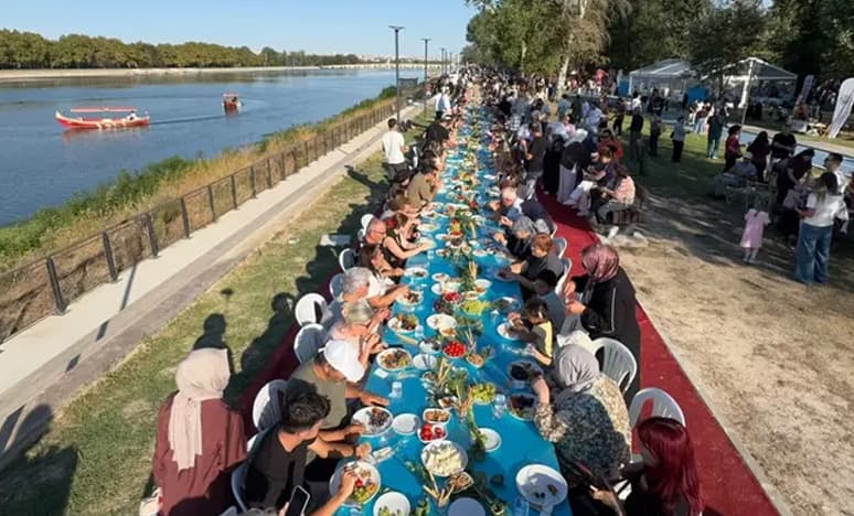 150 Şef Edirne’de 150 Metre Beyaz Peynir Sofrası Kurdu