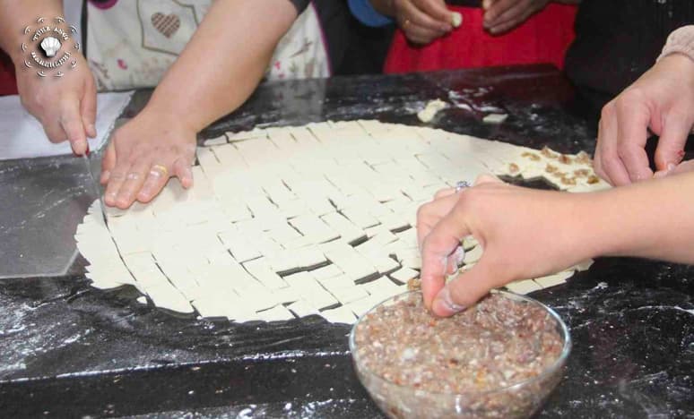 Elazığ'lı Kadınlara Aşçılık Eğitimlerinde Ustalık Belgesi