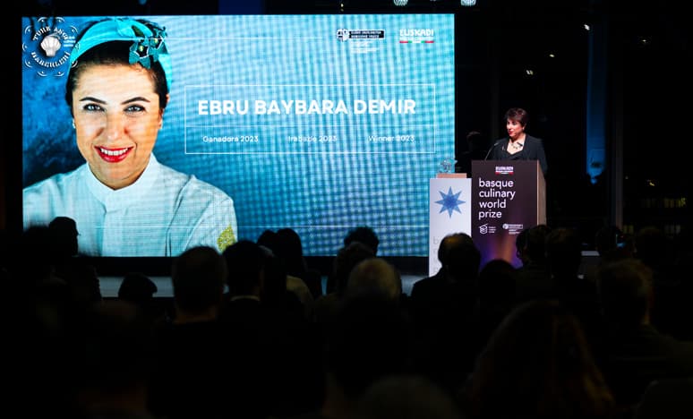 Şef Ebru Baybara Demir'e 100 Bin Euro'lık Ödülü Verildi...