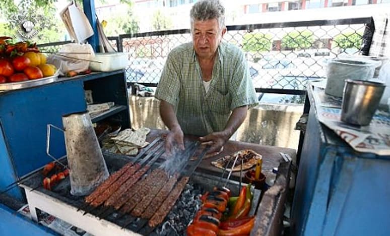 Adana Kebabı'nın Kültürü Seyyar Tezgahtan Gelir