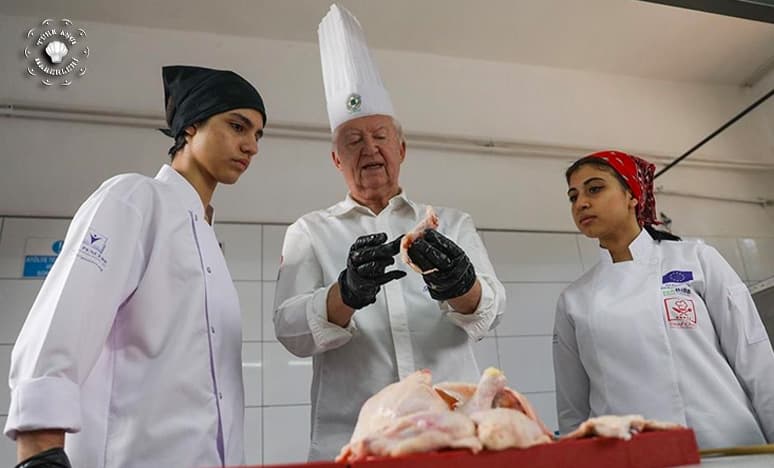Alman Şef'den Gastronomi Öğrencileri Aşçılık Eğitimi