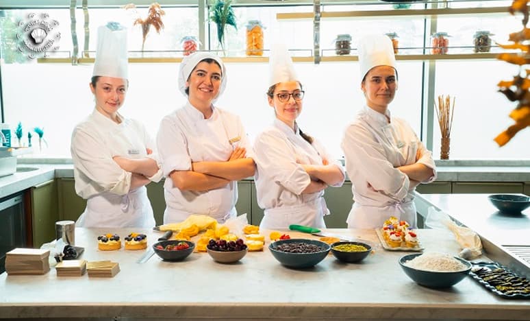 Aşçılık Bölümü Mezunlarından Hyatt Regency Pastry Team