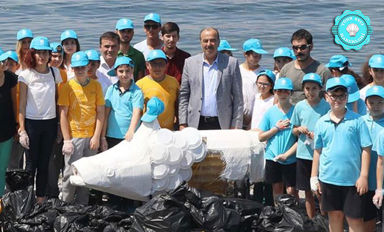 Atıklarla Balık Heykeli Yaptılar