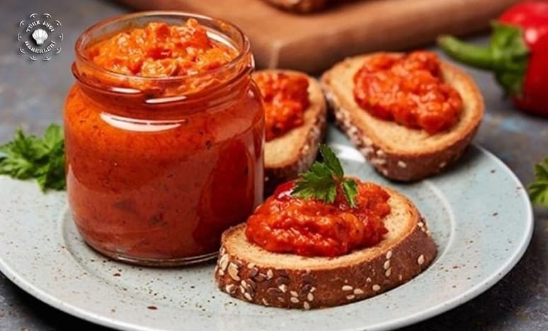 Balkan Mutfağının Eşsiz Lezzeti: Ajvar Sos Tarifi