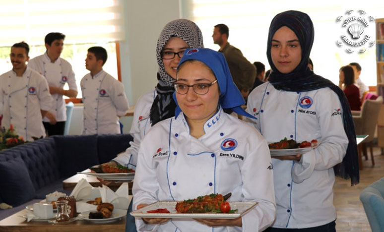 Burdur'da Gastronomi Öğrencileri Hünerlerini Sergiledi