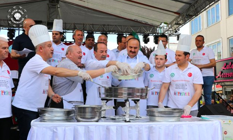 Edirne Ciğer Festiva linde Acı Biber Yeme Yarışması