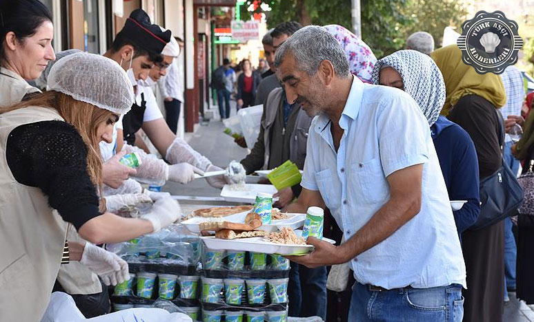 Bin 500 vatandaşa yemek ikramı