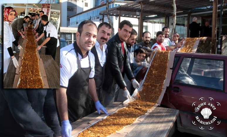 Lokantaya Sığmayan 34 Metrelik Lahmacun Caddeye Taştı