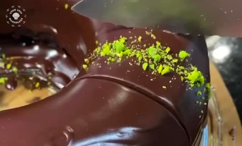 Nefis Çikolata Soslu Pamuk Kek Nasıl Yapılır?