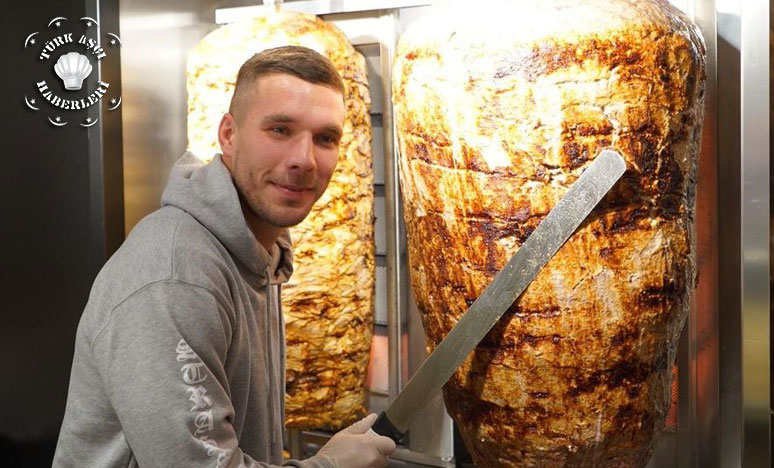 Podolski, Şanlıurfalı Kardeşlerle Köln'de Ortak Döner Büfesi Açtı