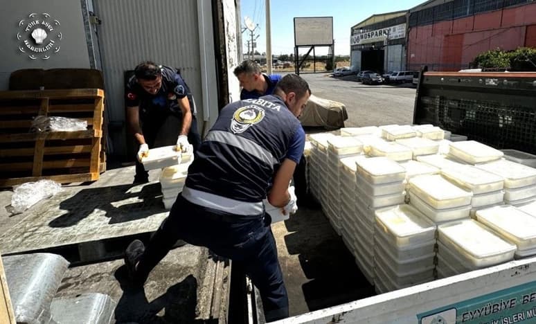 Şanlıurfa'da 8 Ton Bozuk Peynir ve Yumurta Ele Geçirildi
