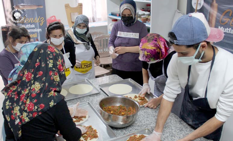 Şef Ayla Yıldız'dan Çorum'da Glutensiz Mutfak eğitimi...