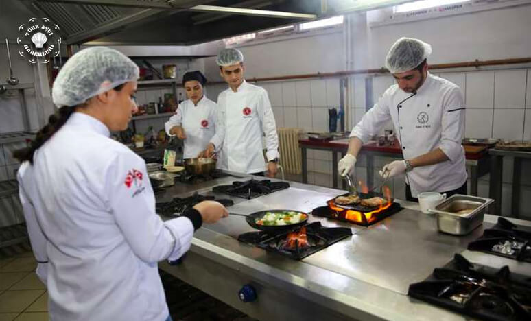 Ünlü Şeflerden Aşçılık Eğitimleri Başarıyı Getiriyor