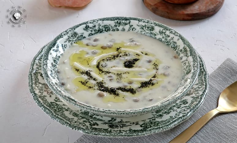 Yoğurtlu Erişteli Yeşil Mercimek Çorbası Tarifi