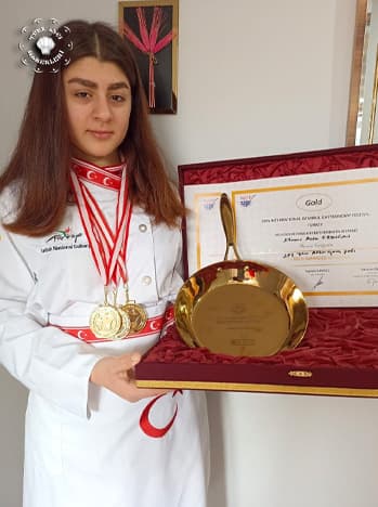 Geleceğin şeflerinden Elanur Azra Erduğan 'dan Milli Başarı