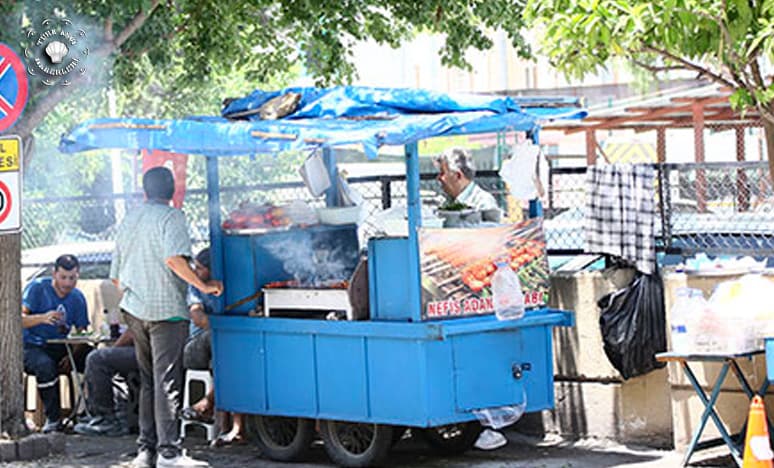 Adana Kebabı'nın Kültürü Seyyar Tezgahtan Gelir