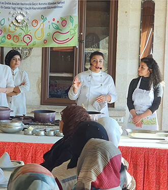 Paylaşmak icin çok heyecanlıyım. Dün Mardin'deki restoranım Cercis Murat Konağı'nda harika misafirlerim vardı.