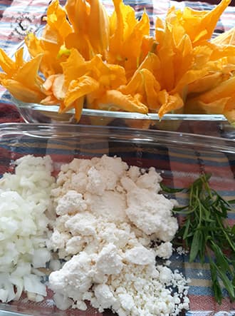 Yöresel mutfaklarımızdan Ege mutfağında Kabak Çiçeği kızartması nasıl yapılır?