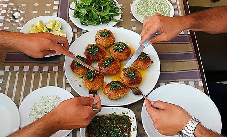Adana 'da Özellikle Mangalda İçli Köfte Yemeye Geliyoruz